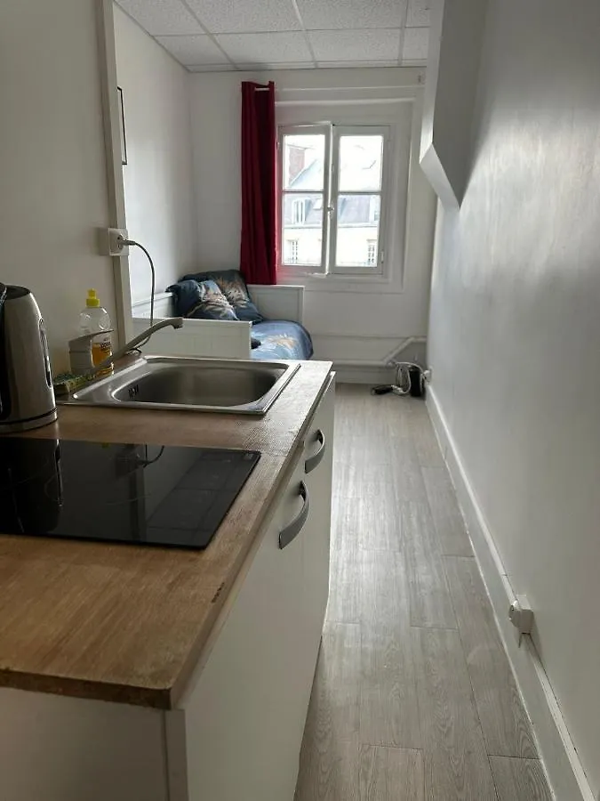 Guest Room Nearby Champs Elysees Paris 0*,  France