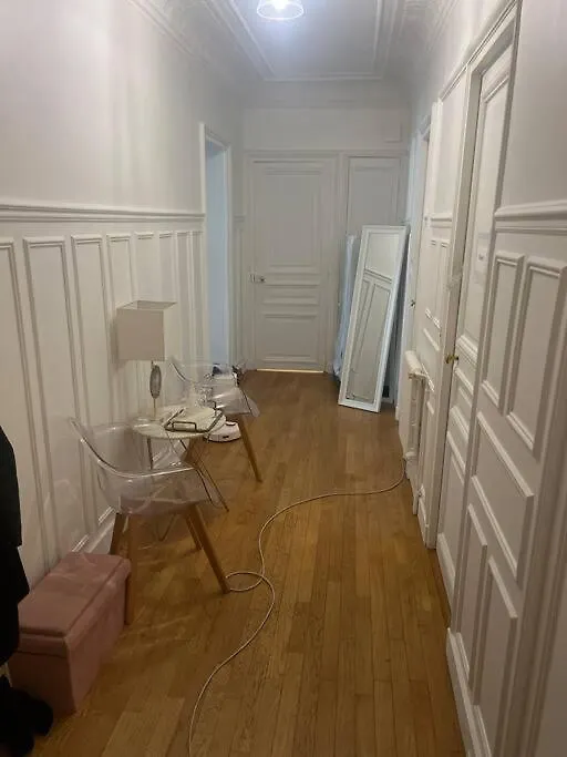 Guest Room Nearby Champs Elysees Paris France