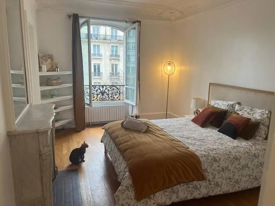 Guest Room Nearby Champs Elysees Paris