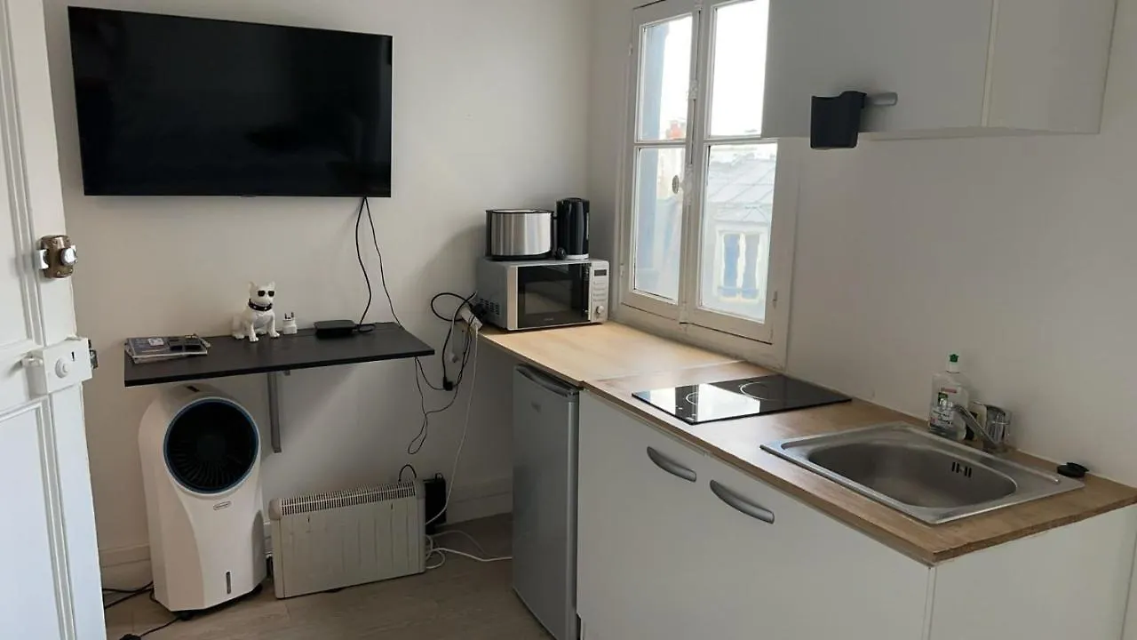 Guest Room Nearby Champs Elysees Parigi